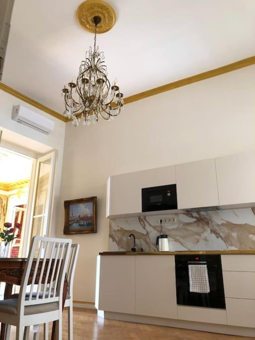 Baroque Danube Panorama Red Apartment Budapesta Exterior foto